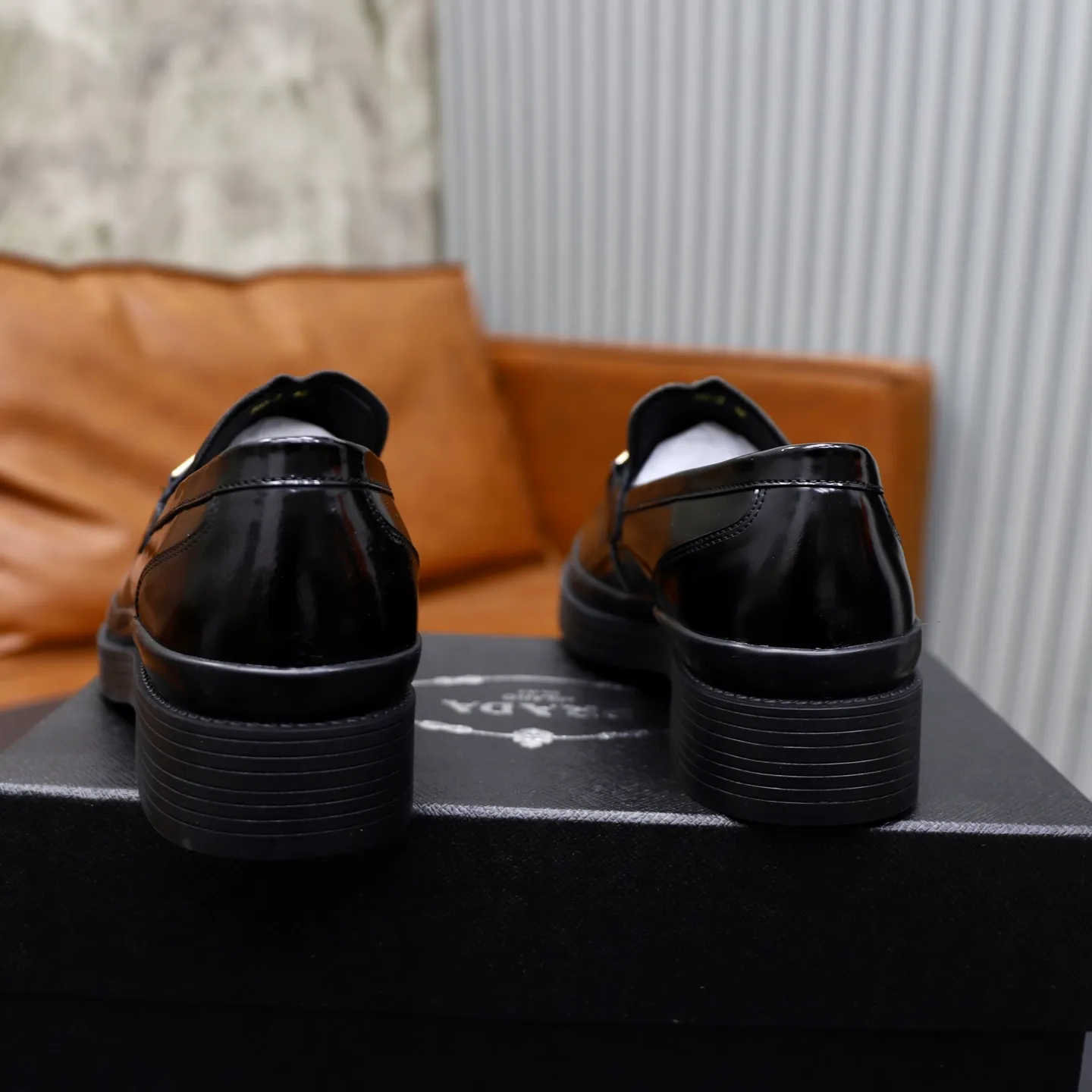 Men's shoes: 540💰🙅‍♂️🙅‍♂️🙅‍♂️ Brand: PRADA Standard code: Men's code 38-44 (45 can be customized) Grade: Same style as the official website Original order quality Material: Original cowhide surface Comfortable sheepskin lining Original outsole Style category: Men's fashionable casual leather shoes Distinguished big-name luxury elements Top luxury Color: actual picture color